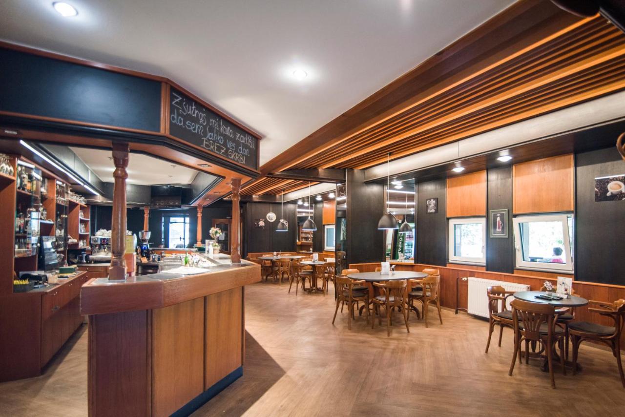 Hotel Prebold Bagian luar foto
