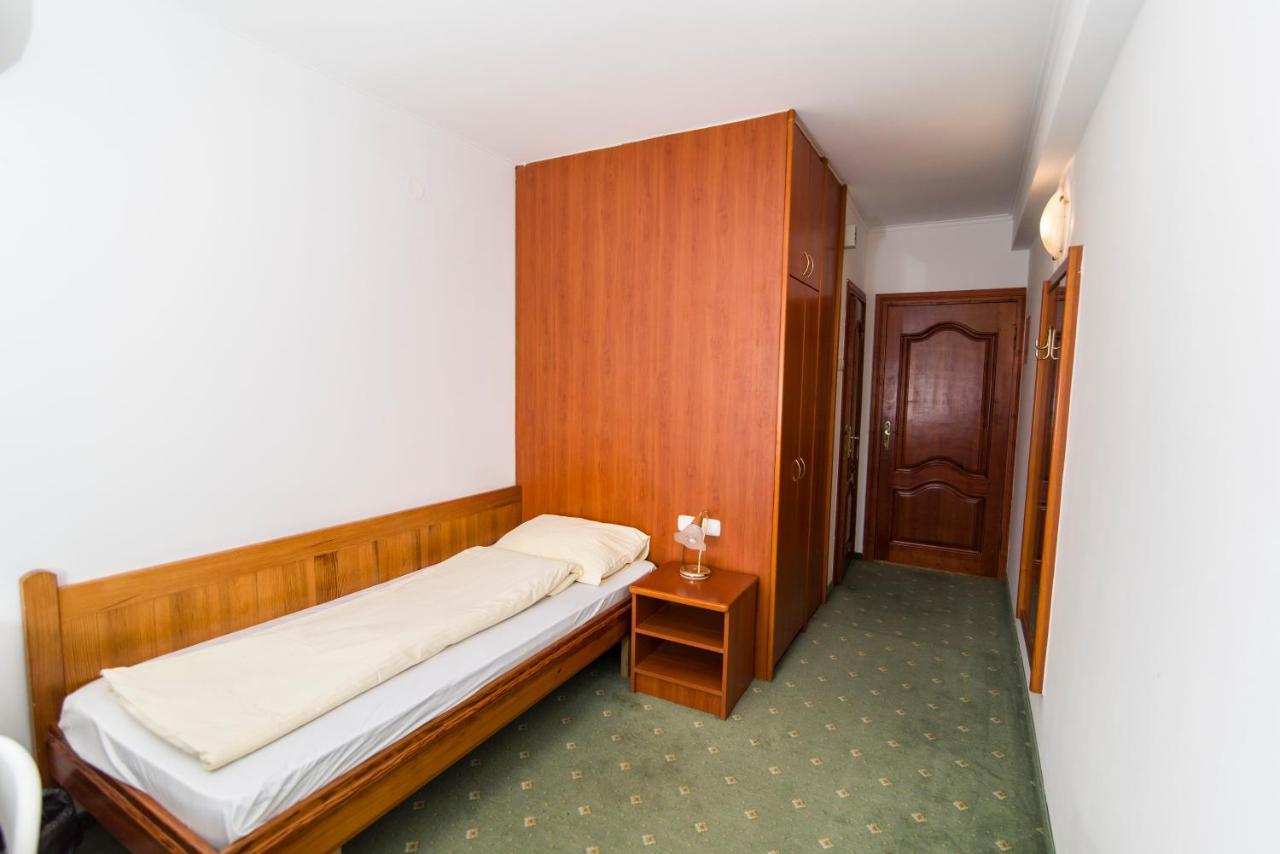 Hotel Prebold Bagian luar foto