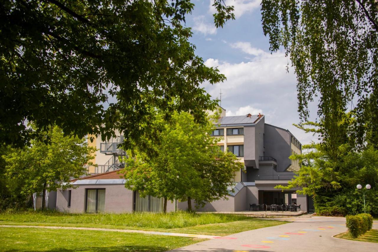 Hotel Prebold Bagian luar foto