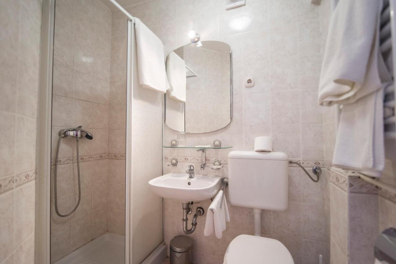Hotel Prebold Bagian luar foto