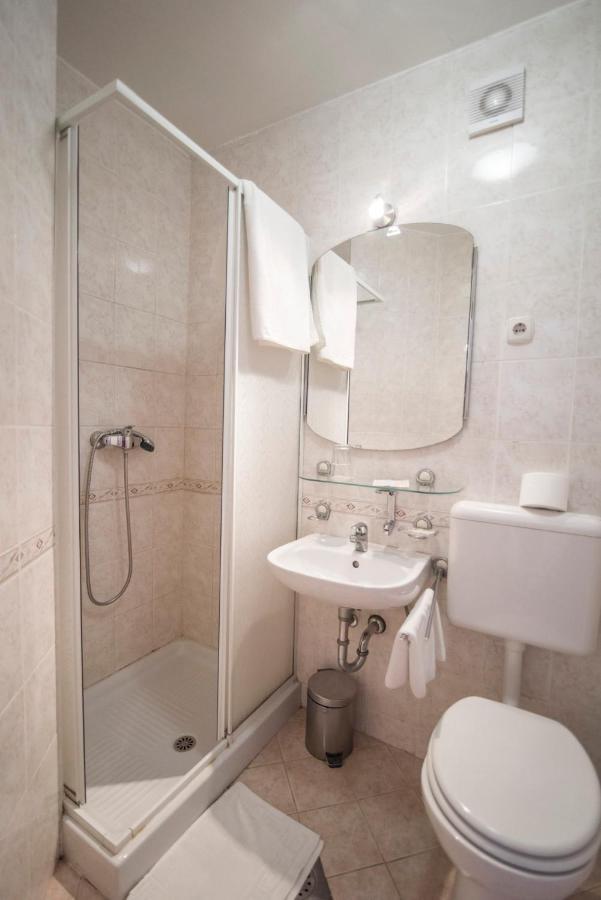 Hotel Prebold Bagian luar foto