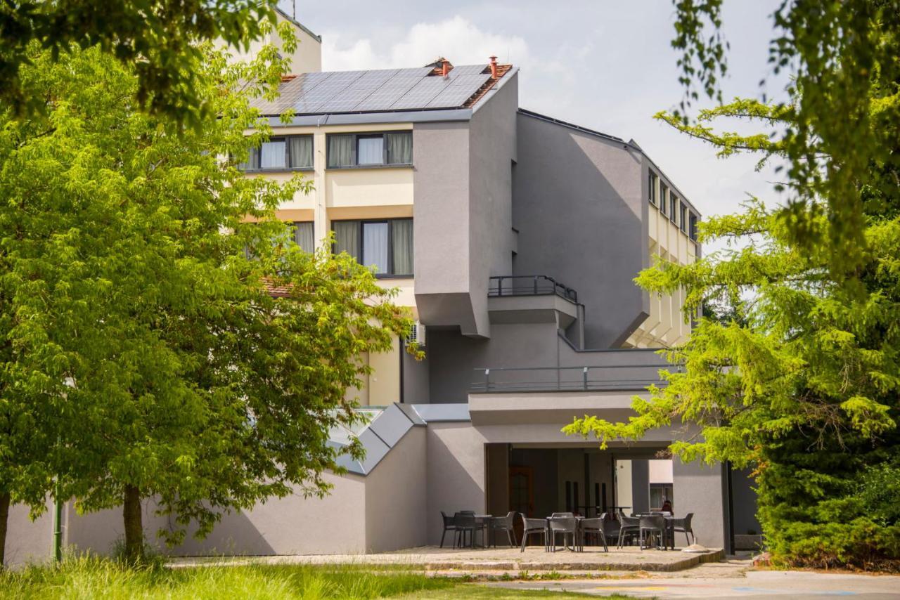 Hotel Prebold Bagian luar foto
