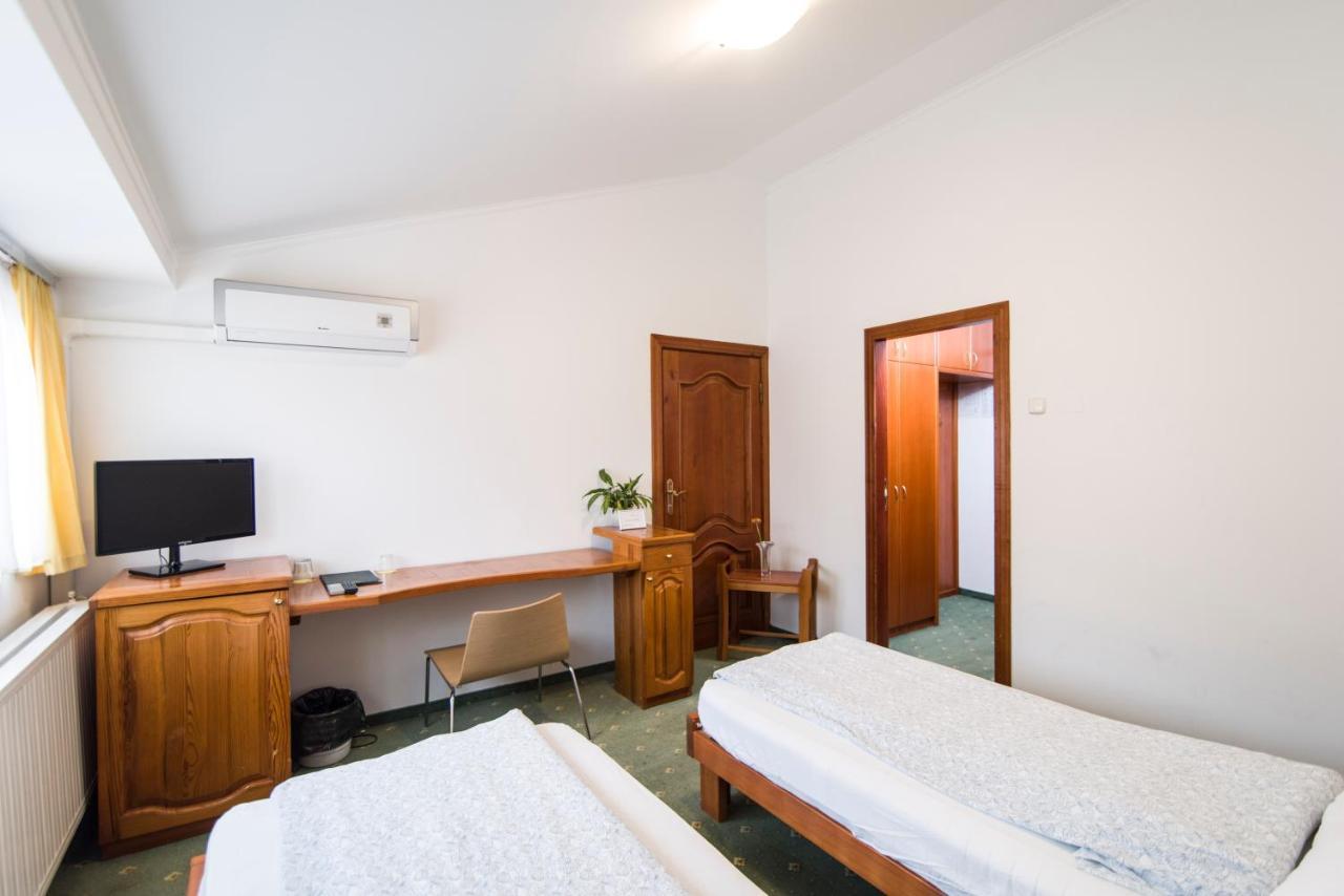 Hotel Prebold Bagian luar foto