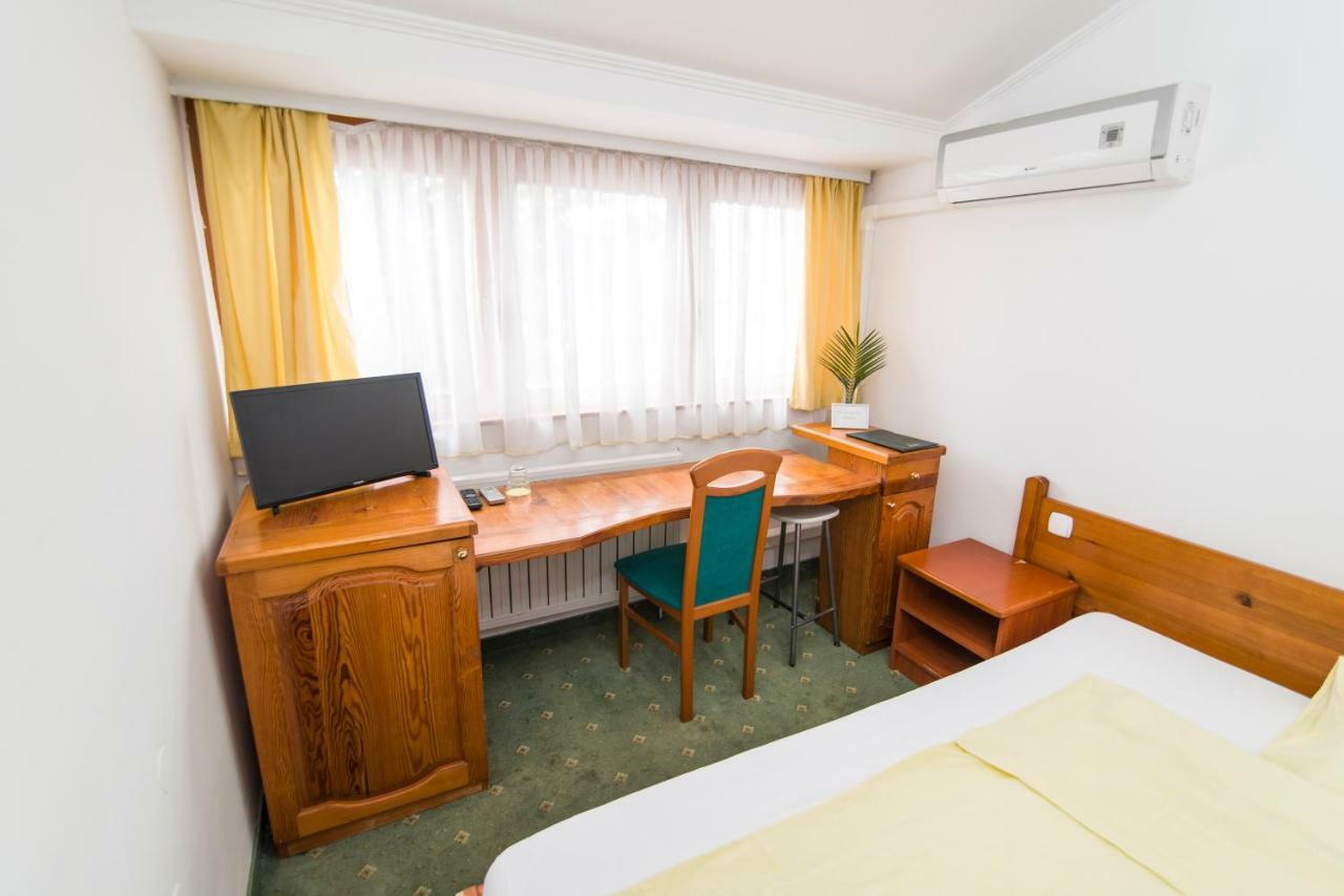 Hotel Prebold Bagian luar foto